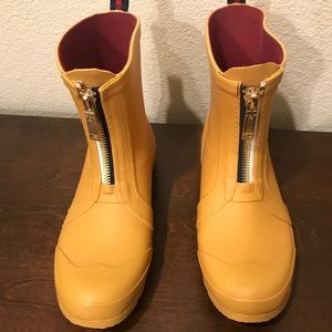 Tommy Hilfiger short yellow rain boots